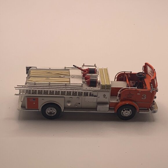 1:64 Code 3 Firehouse Expo 2000 #3 Pumper Truck SELLING AS IS - Picture 6 of 7